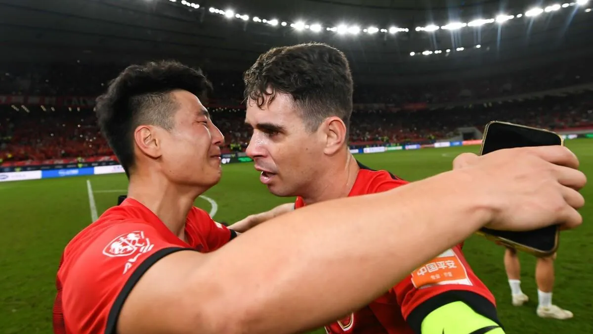 九游娱乐 -上海海港发布备战花絮，赛前止住颓势，意大利杯任务艰巨，训练强度明显提升(南海填岛为什么停止了)