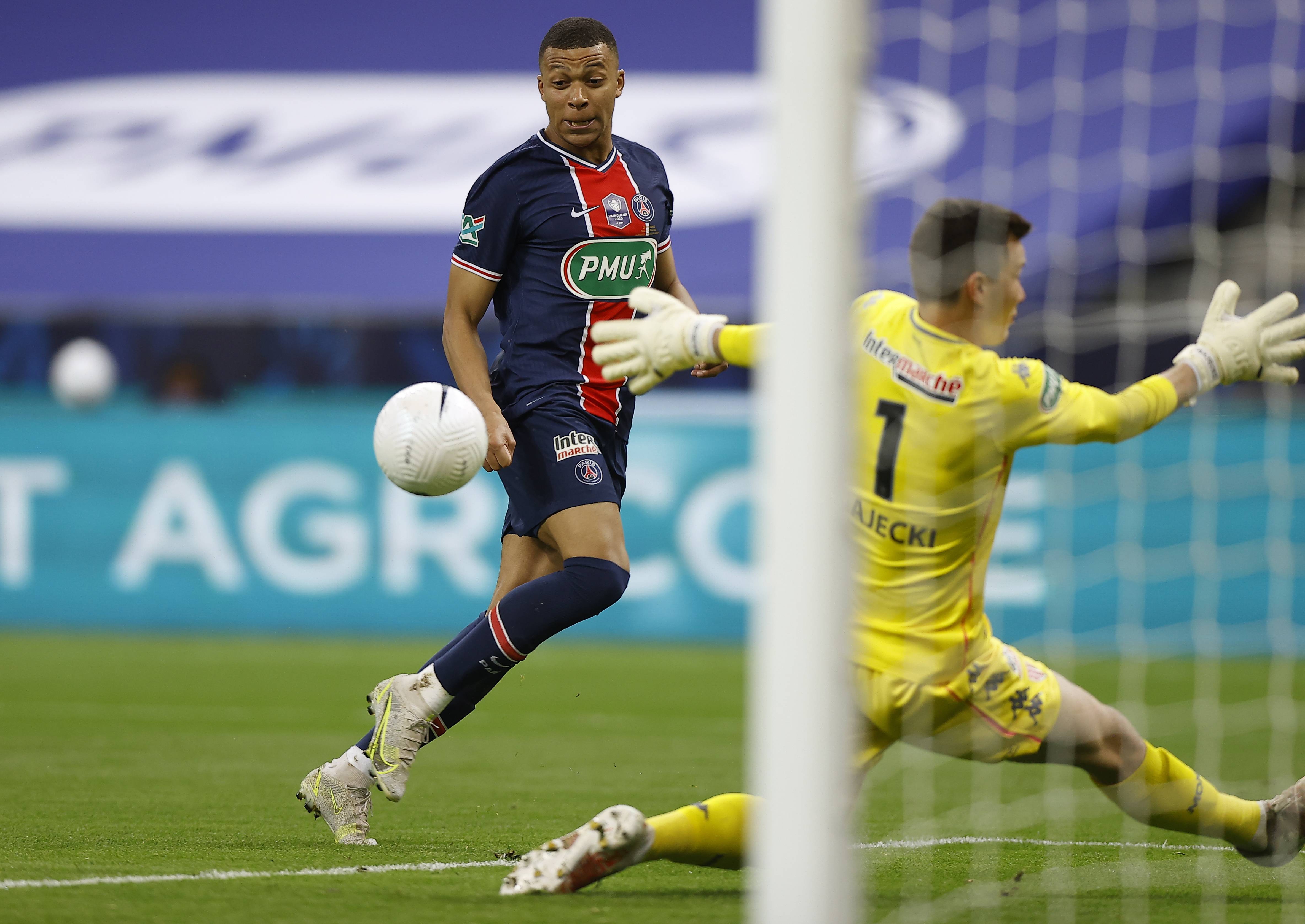 九游娱乐 -北京国安发布备战花絮；集结日篮板制胜；法国杯任务艰巨；球队文化再被提及的简单介绍